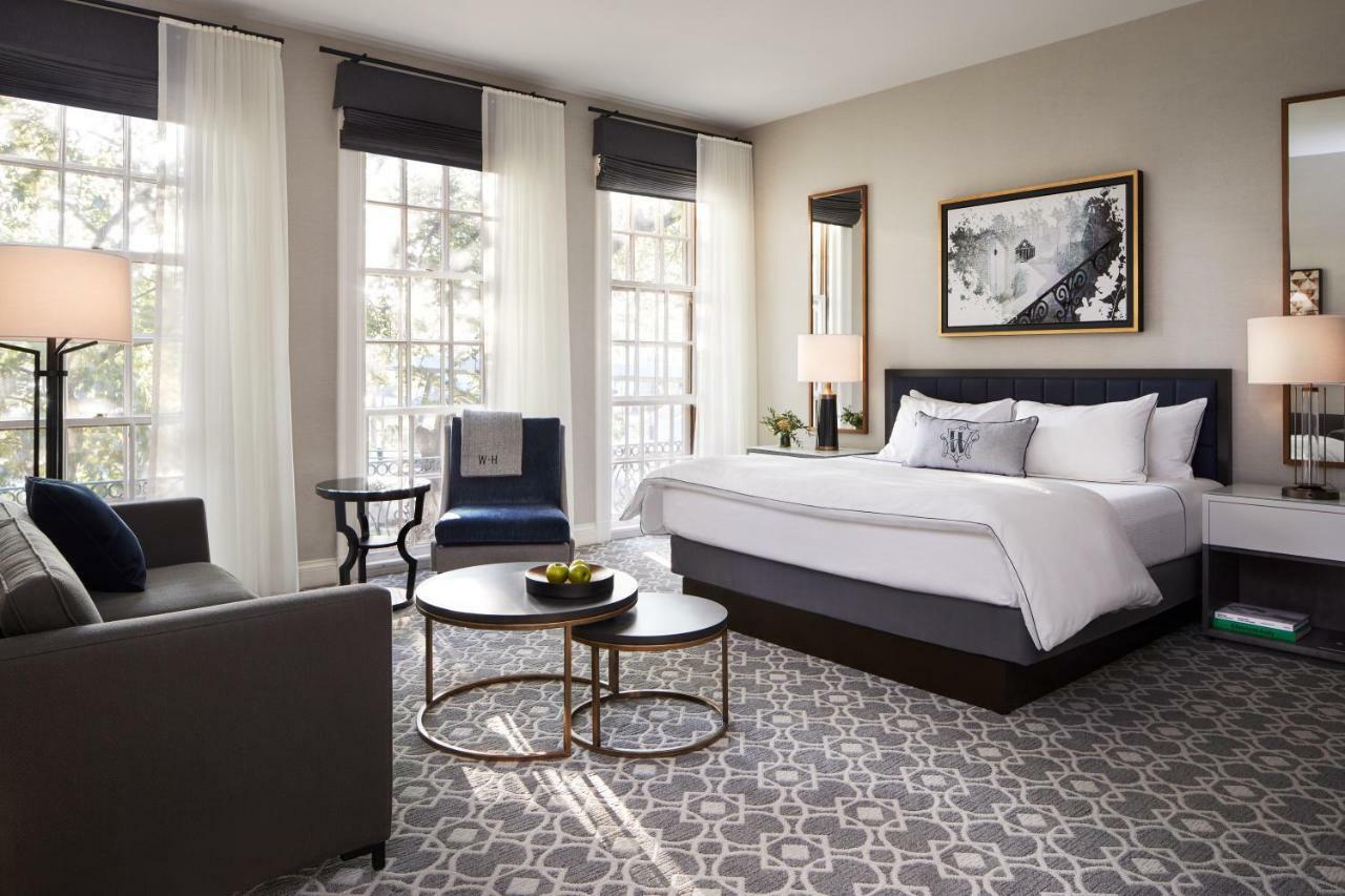 The Whitney Hotel Бостон Екстер'єр фото A guest room at The St. Regis Boston