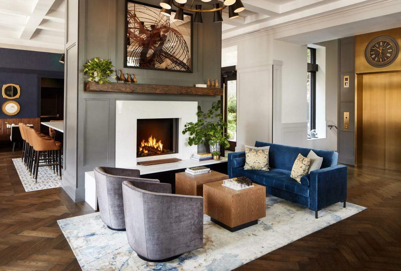 The Whitney Hotel Бостон Екстер'єр фото The lounge at the 100 Lincoln Street