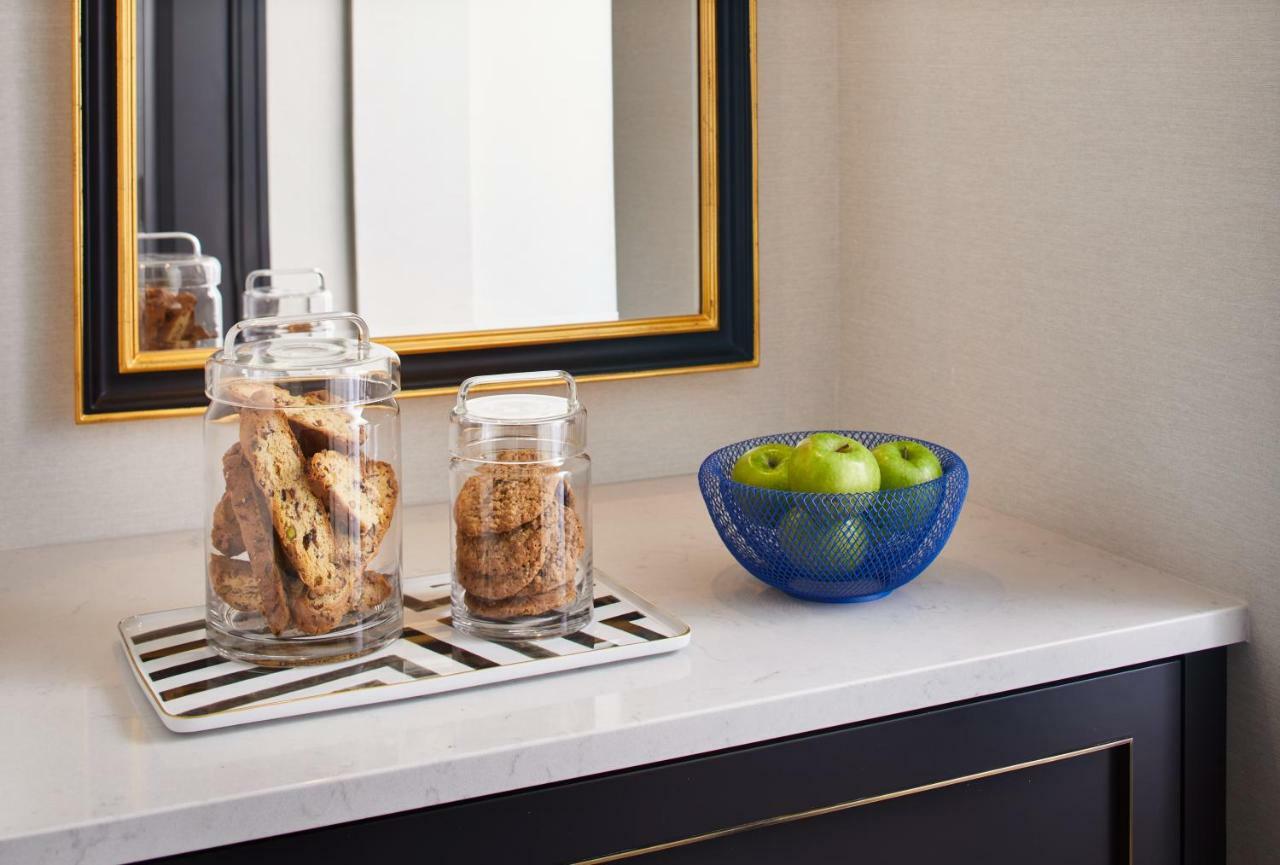 The Whitney Hotel Бостон Екстер'єр фото A marble countertop