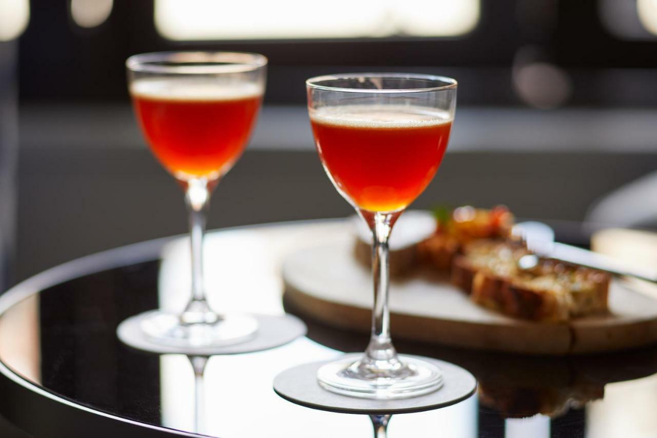 The Whitney Hotel Бостон Екстер'єр фото A Clover Club cocktail