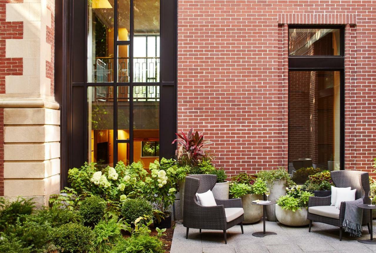 The Whitney Hotel Бостон Екстер'єр фото The courtyard at the 100 East 53rd Street townhouse