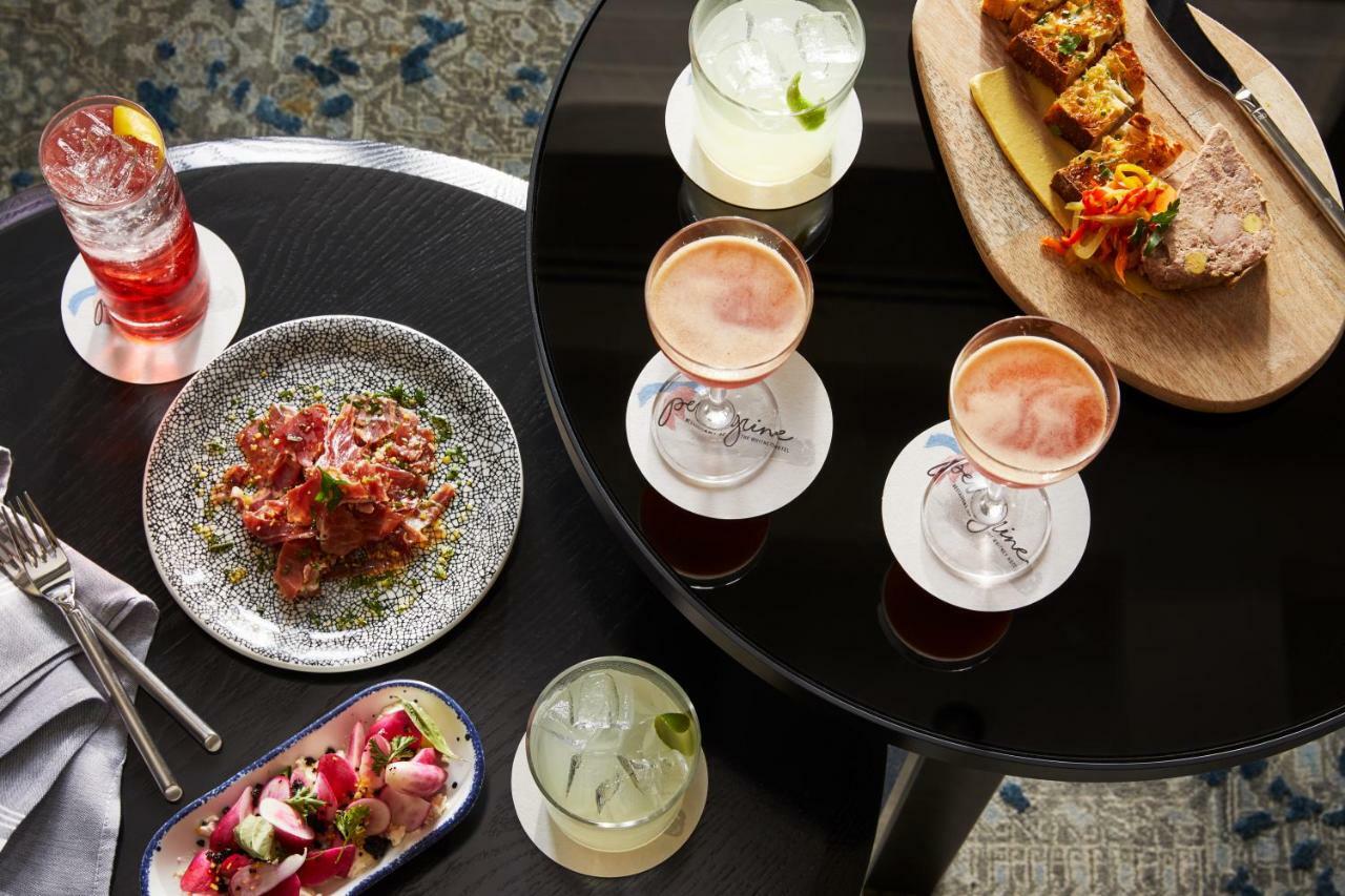 The Whitney Hotel Бостон Екстер'єр фото Cocktails at the bar