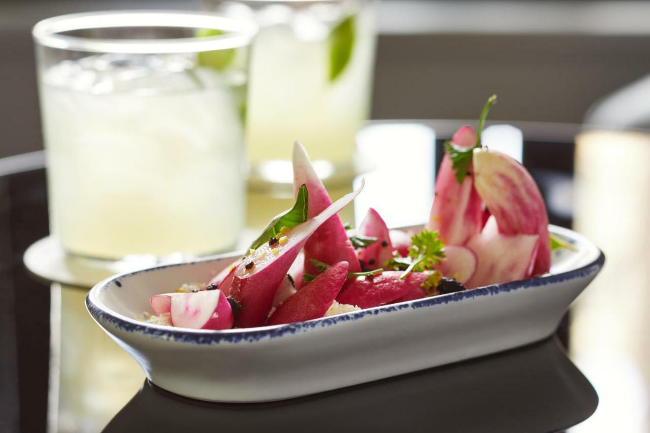 The Whitney Hotel Бостон Екстер'єр фото A salad of dragon fruit
