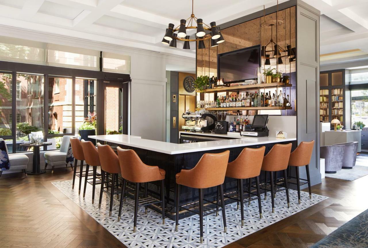 The Whitney Hotel Бостон Екстер'єр фото The bar at the hotel