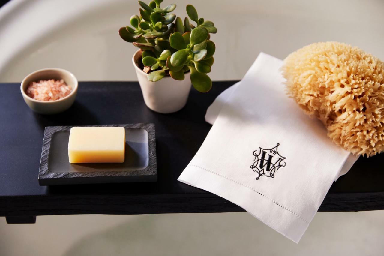 The Whitney Hotel Бостон Екстер'єр фото A folded guest towel