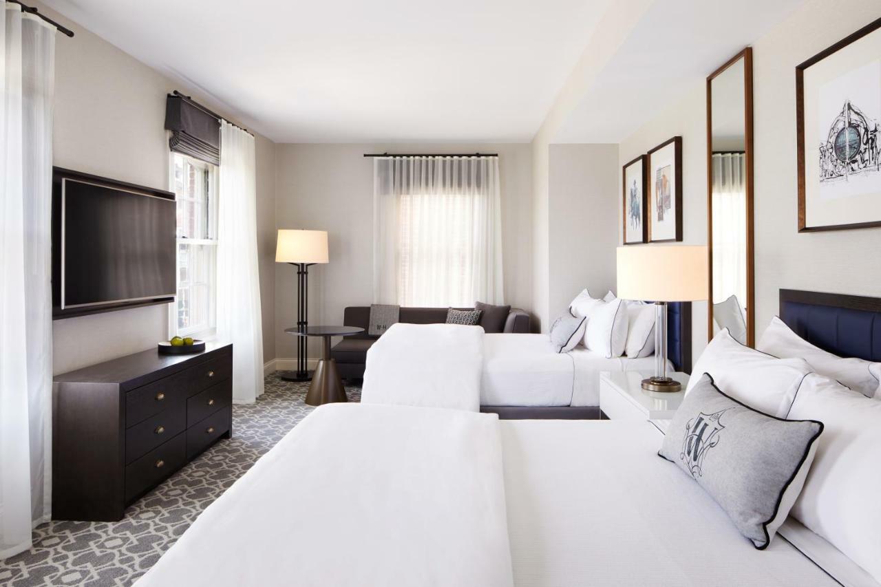 The Whitney Hotel Бостон Екстер'єр фото A guest room at the Hotel Commonwealth