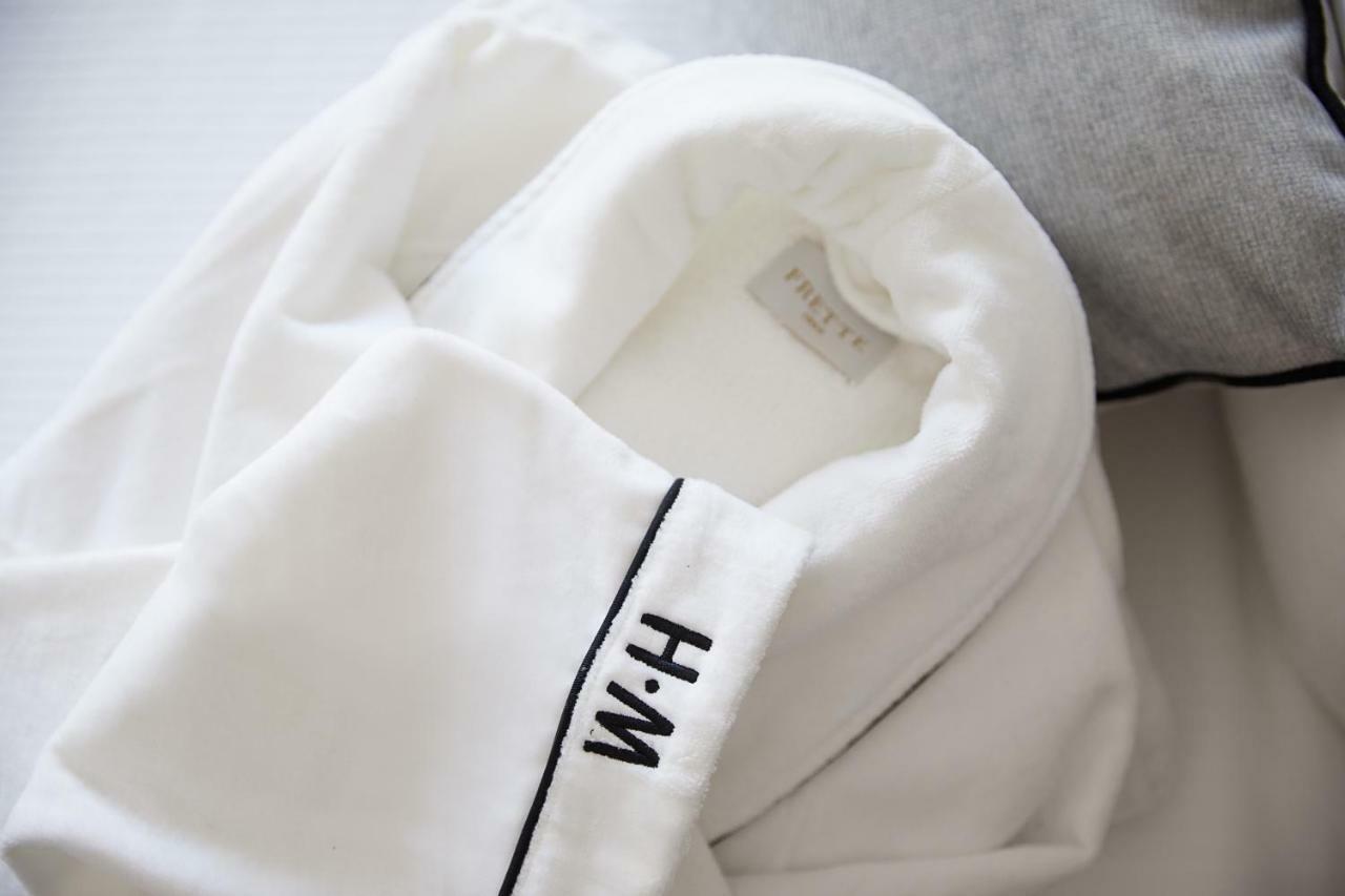 The Whitney Hotel Бостон Екстер'єр фото A white shirt with a monogram
