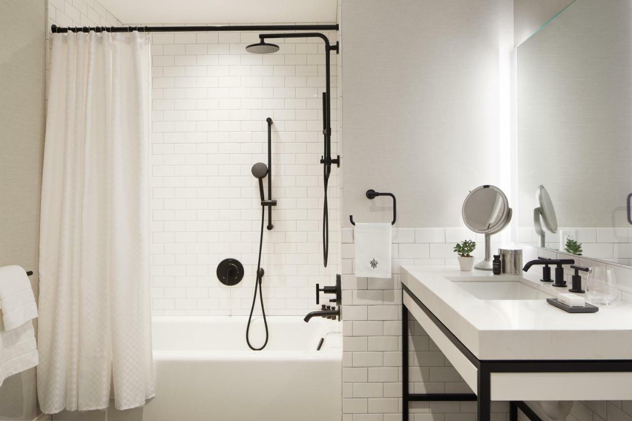 The Whitney Hotel Бостон Екстер'єр фото A shower curtain