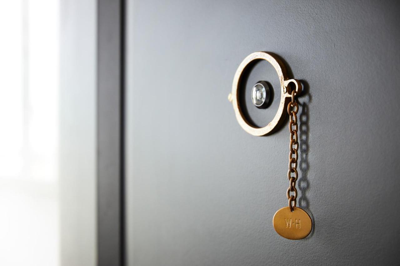The Whitney Hotel Бостон Екстер'єр фото A safe with a key