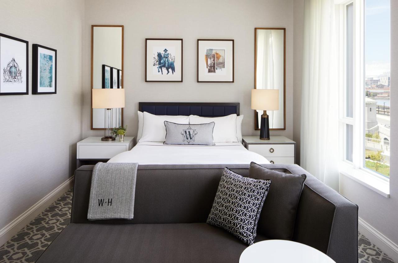 The Whitney Hotel Бостон Екстер'єр фото A bedroom at the West Hollywood hotel