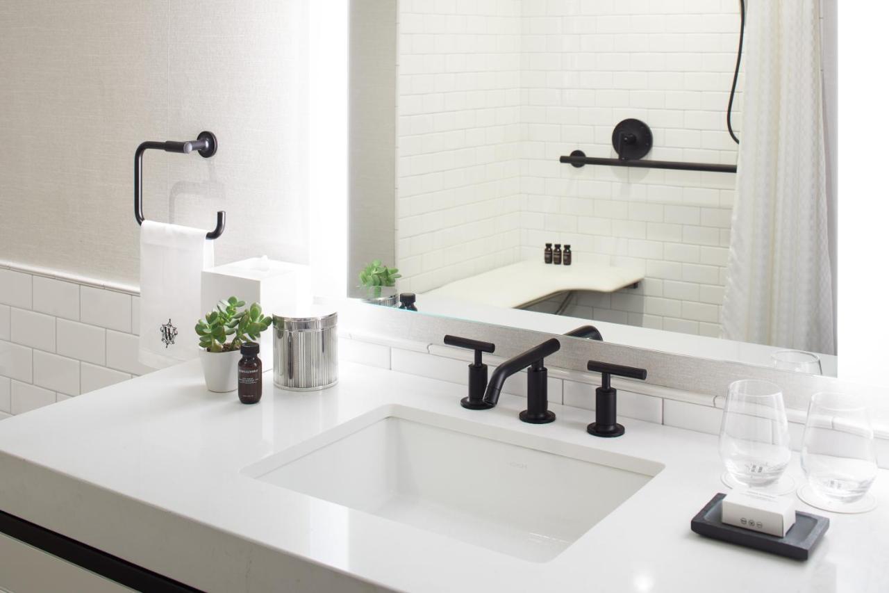 The Whitney Hotel Бостон Екстер'єр фото Bathroom fixtures