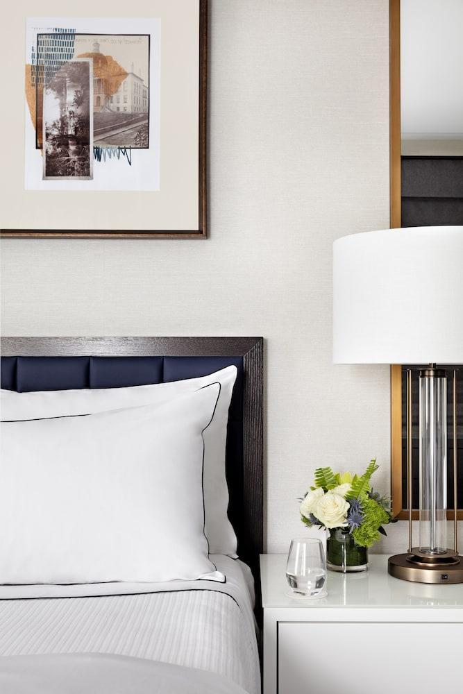The Whitney Hotel Бостон Екстер'єр фото A bed with a white bedsheet